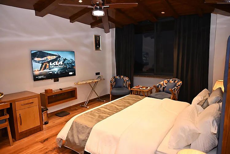 Rooftop Cottage with Private Terrace