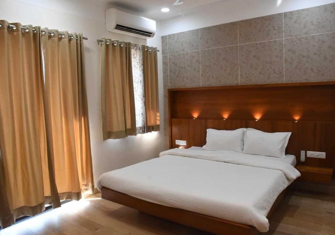 Deluxe Delight Room
