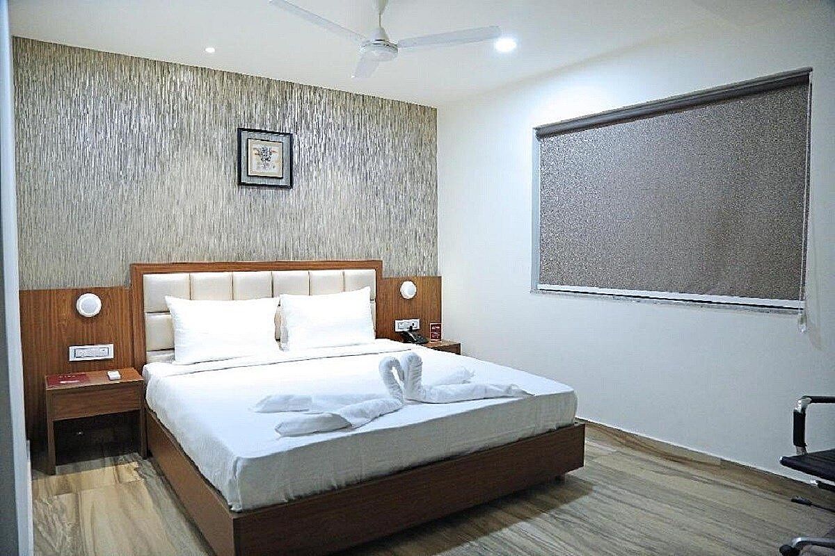 HOTEL SHUBHAM CELEBRATIONS - KOMPALLY Deluxe AC Rooms 3