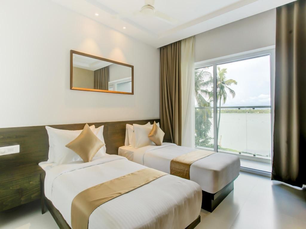 One Bedroom Suite (Twin Bed) with Lake view