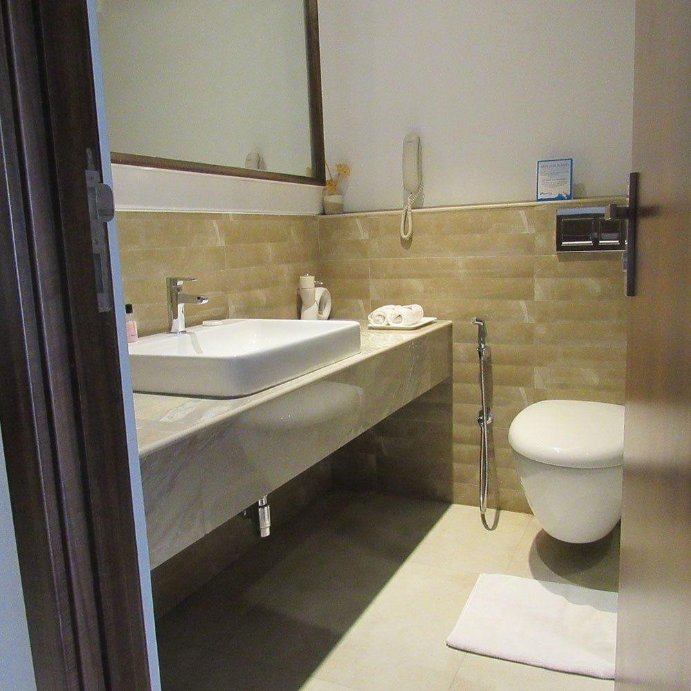 Kent Baywatch Suites One Bedroom Suite with City View 6