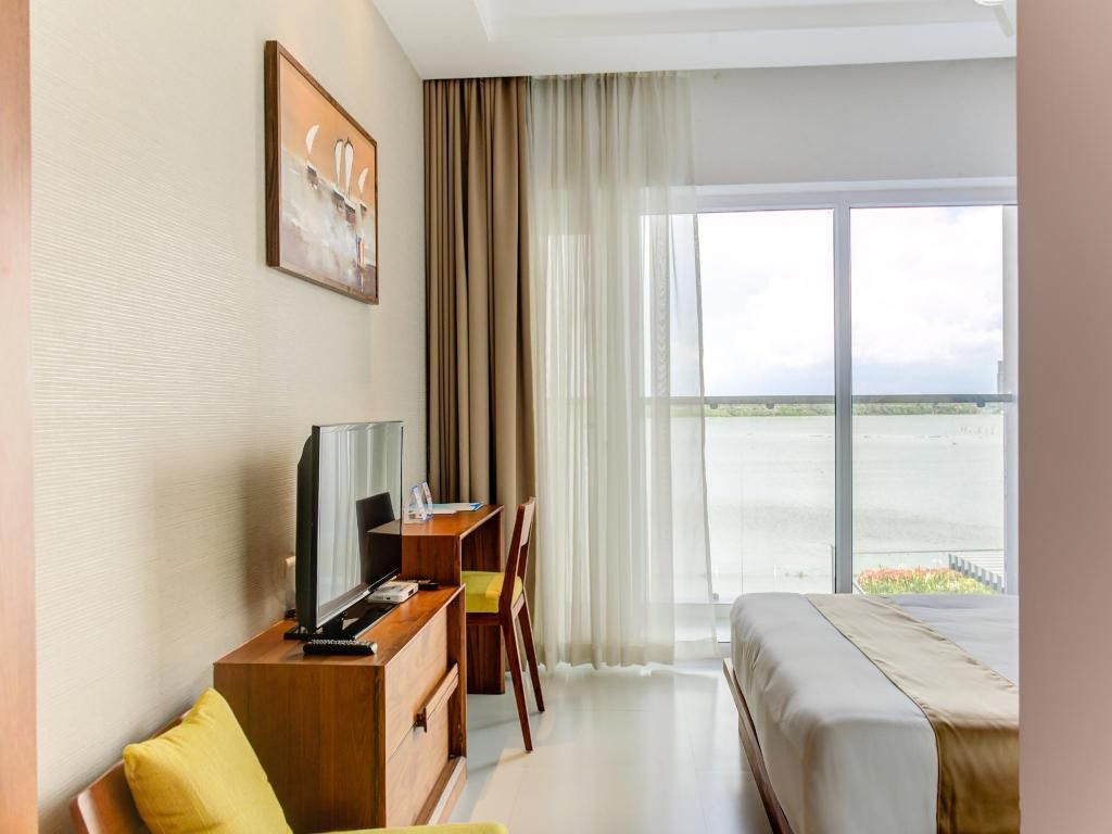 Kent Baywatch Suites One Bedroom Suite with City View 4