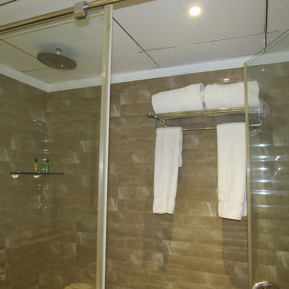 Kent Baywatch Suites One Bedroom Suite with City View 10