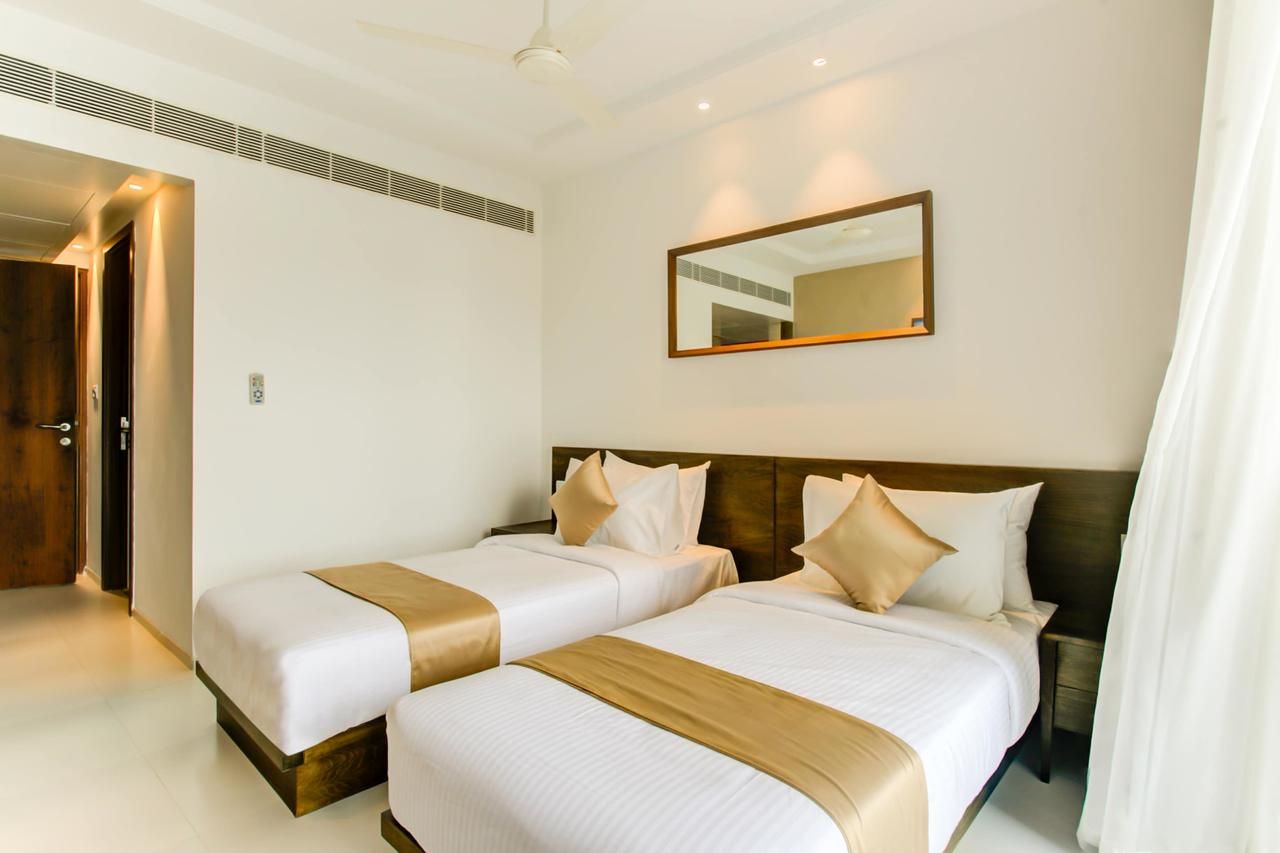 One Bedroom Suite (Twin Bed) with Lake view