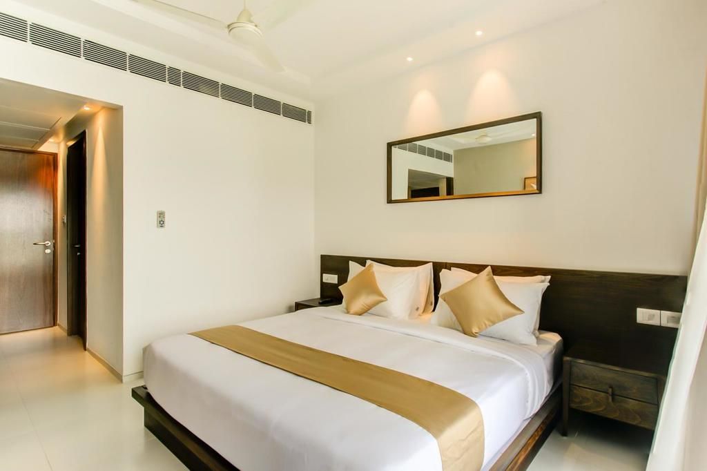 Kent Baywatch Suites One Bedroom Suite with City View 2