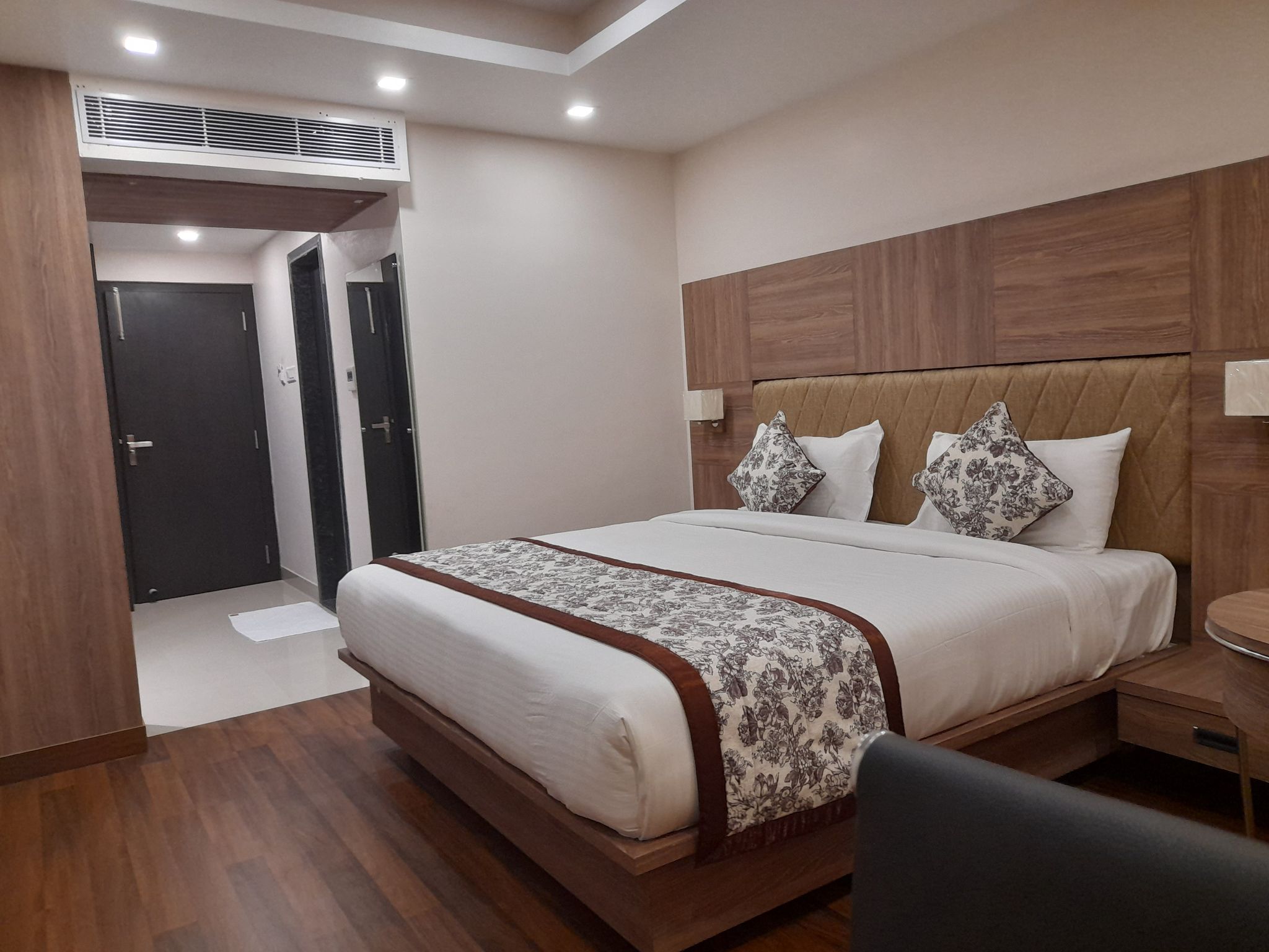 Variety inn Hotel Premium Room 7