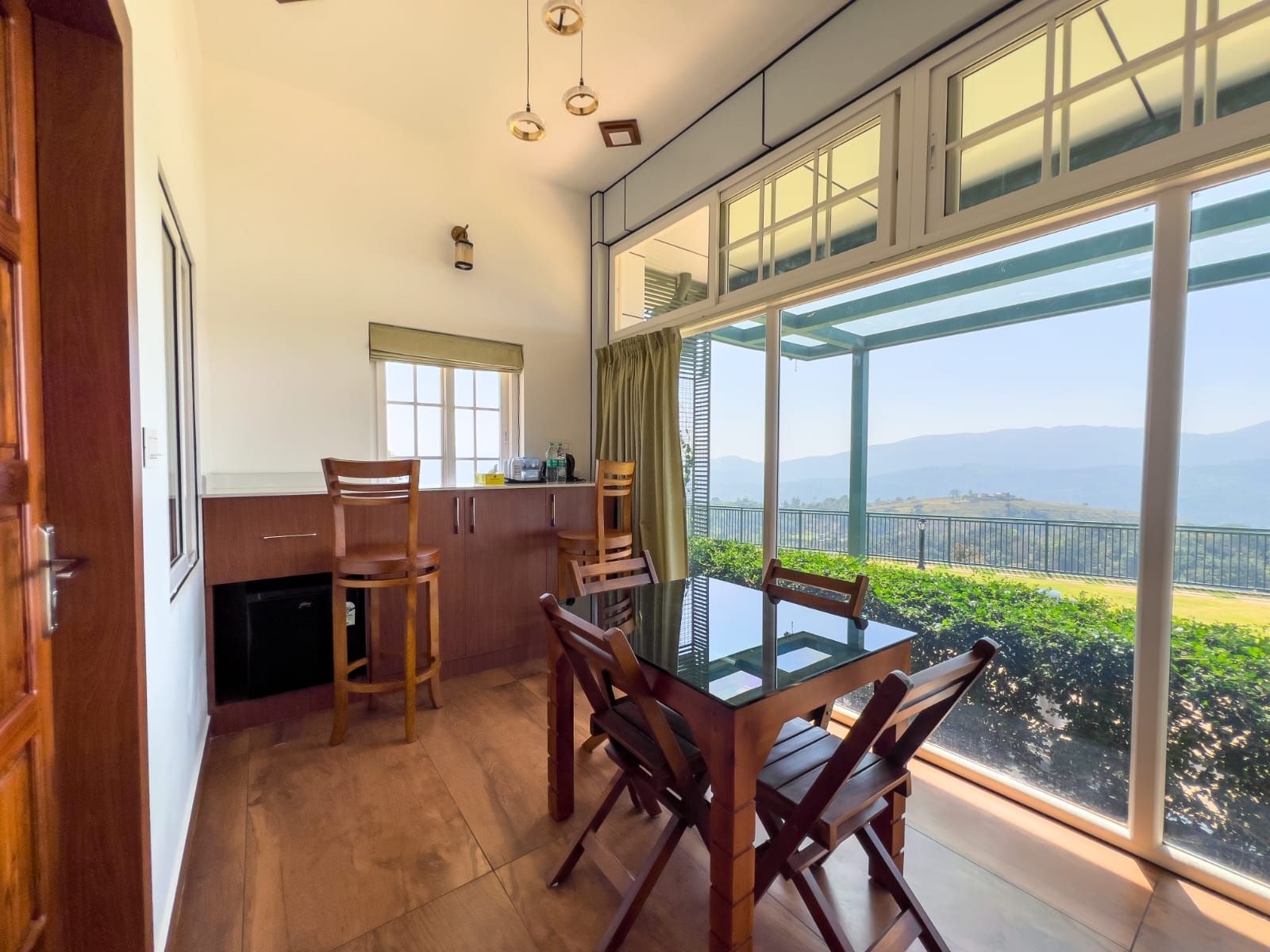 Cloudy Court Resort Suite Room 2