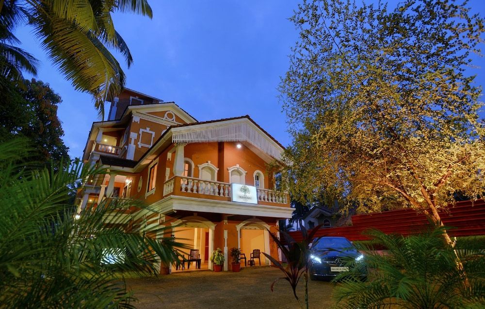 Front of property - evening/night