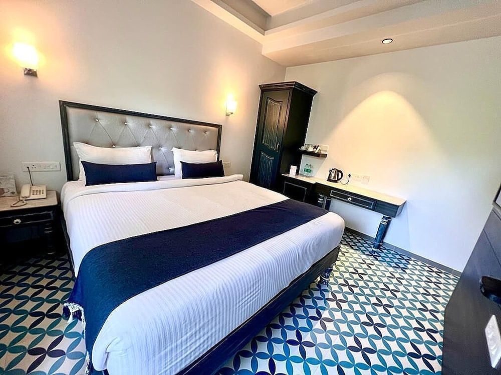 TreeHouse Nova Premier Room 2