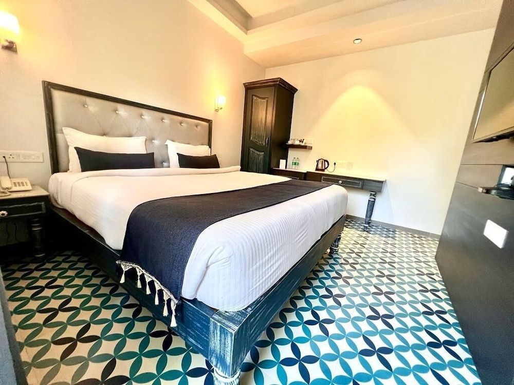 TreeHouse Nova Premier Room