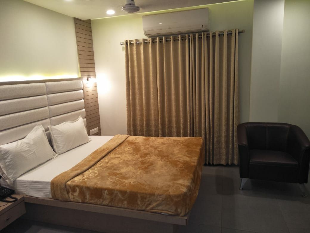 Deluxe AC Room