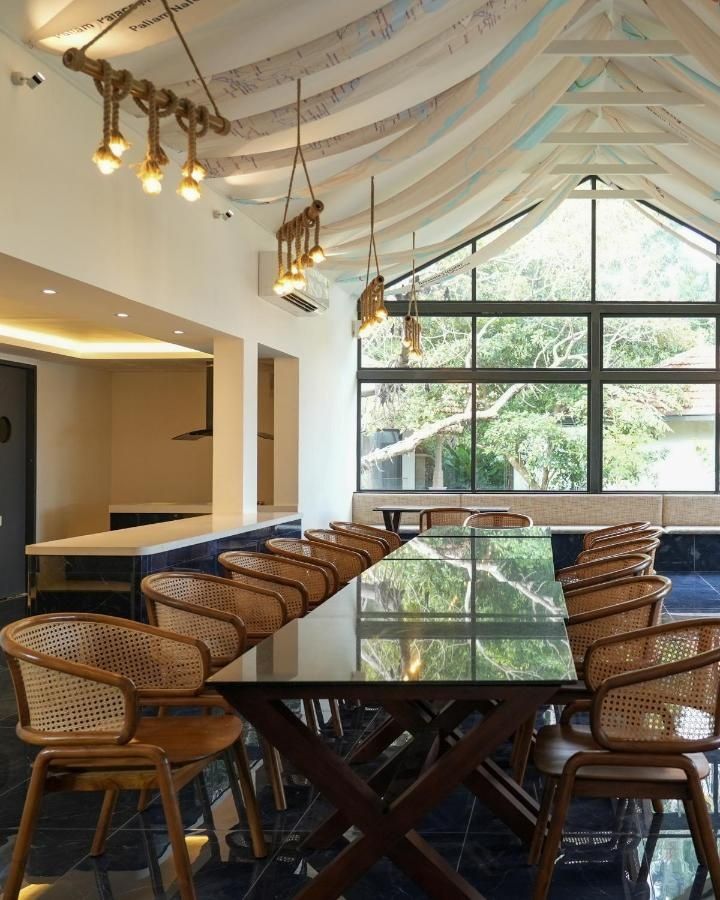 Food & Dining