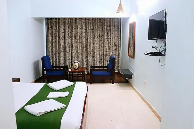 Hotel Lions Den Deluxe AC Room 3
