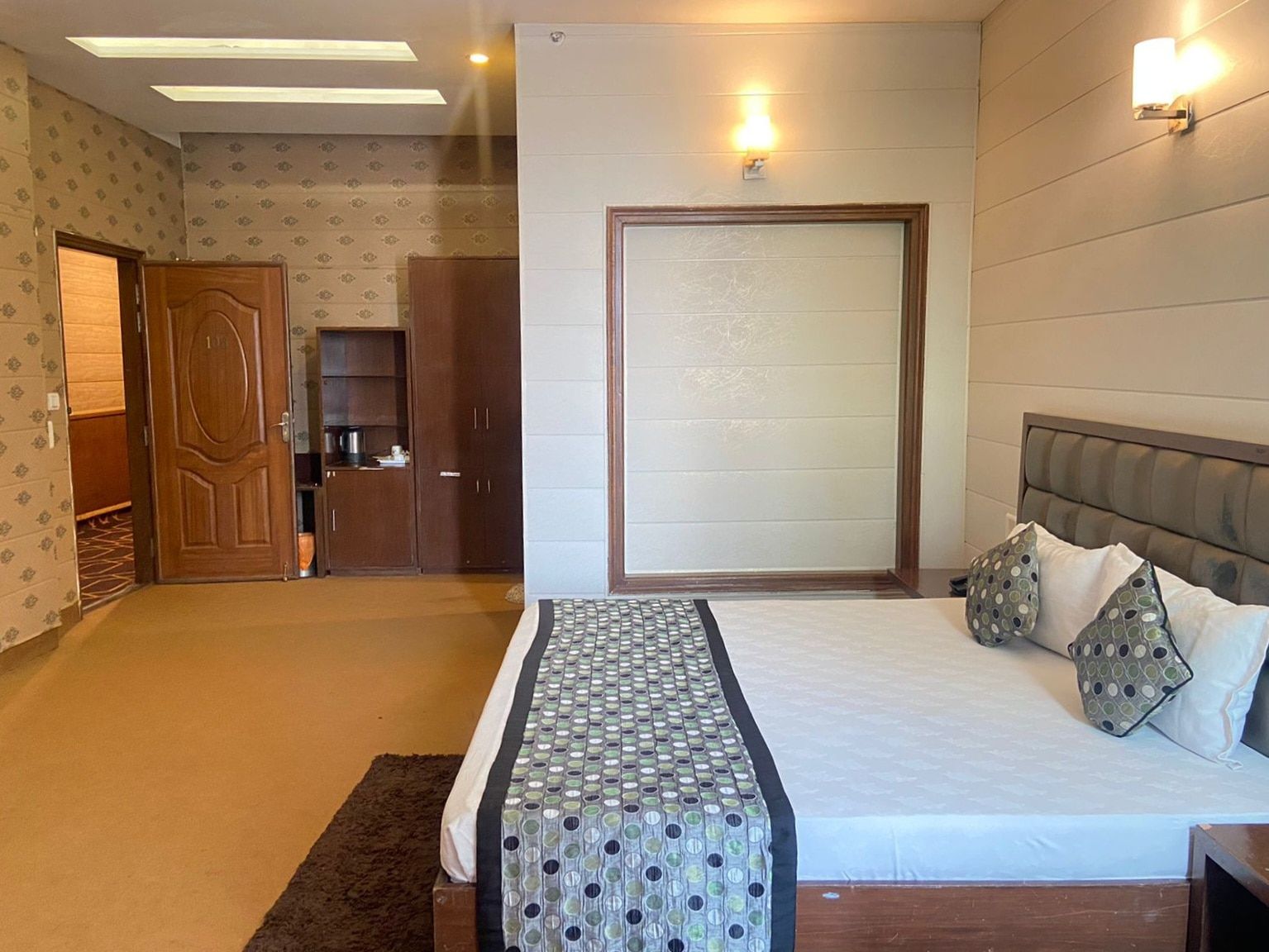 MODI'S HOTEL Suite Room