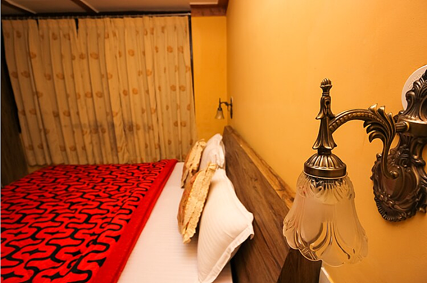 Nandini Villa Deluxe Room 4