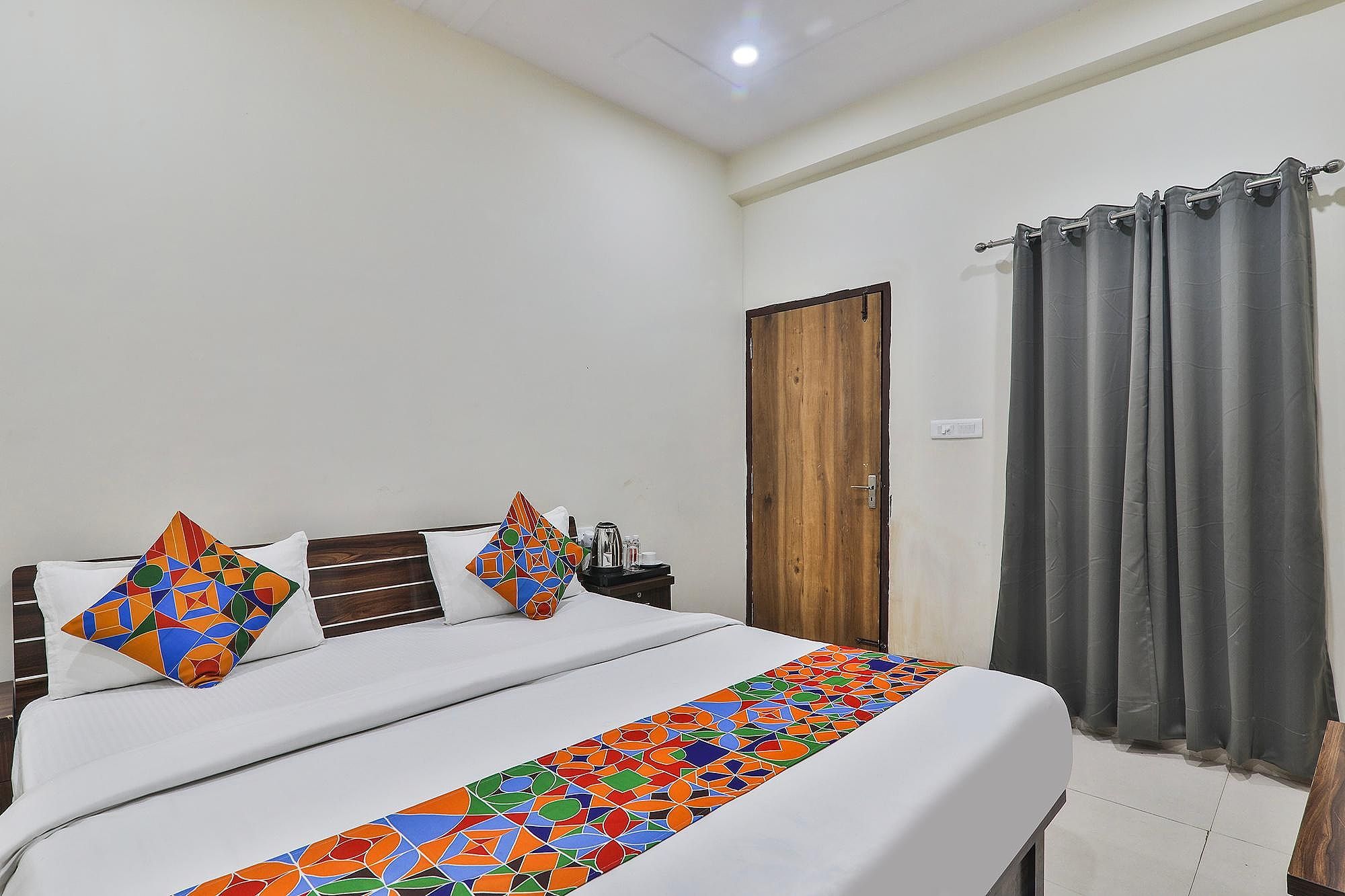 FabHotel Lucknow Inn Deluxe Room 3