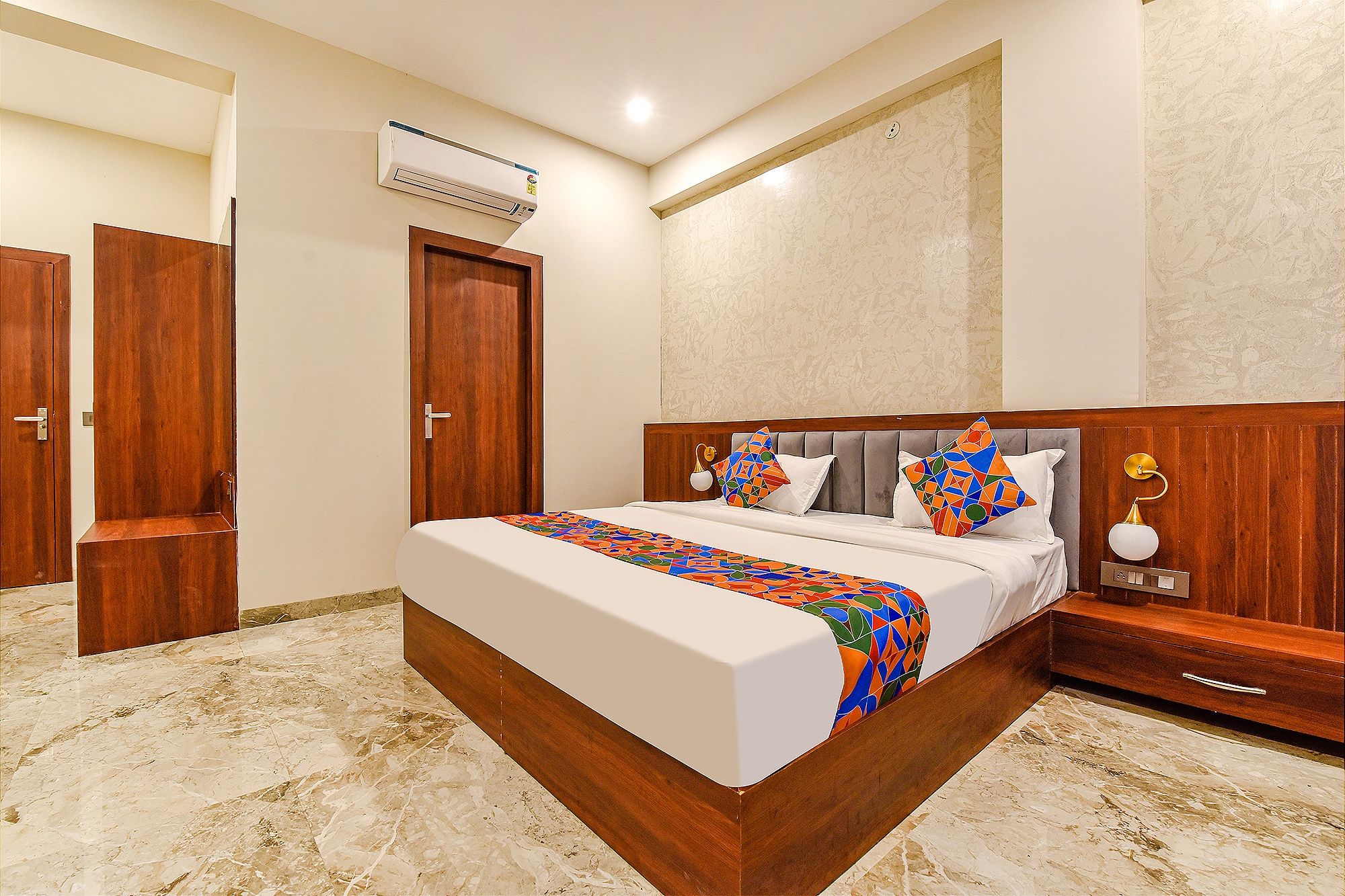 FabHotel Pravaasam Residency Deluxe Room 4