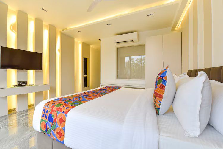 FabHotel Prime The Grey Circle Suite Room 3