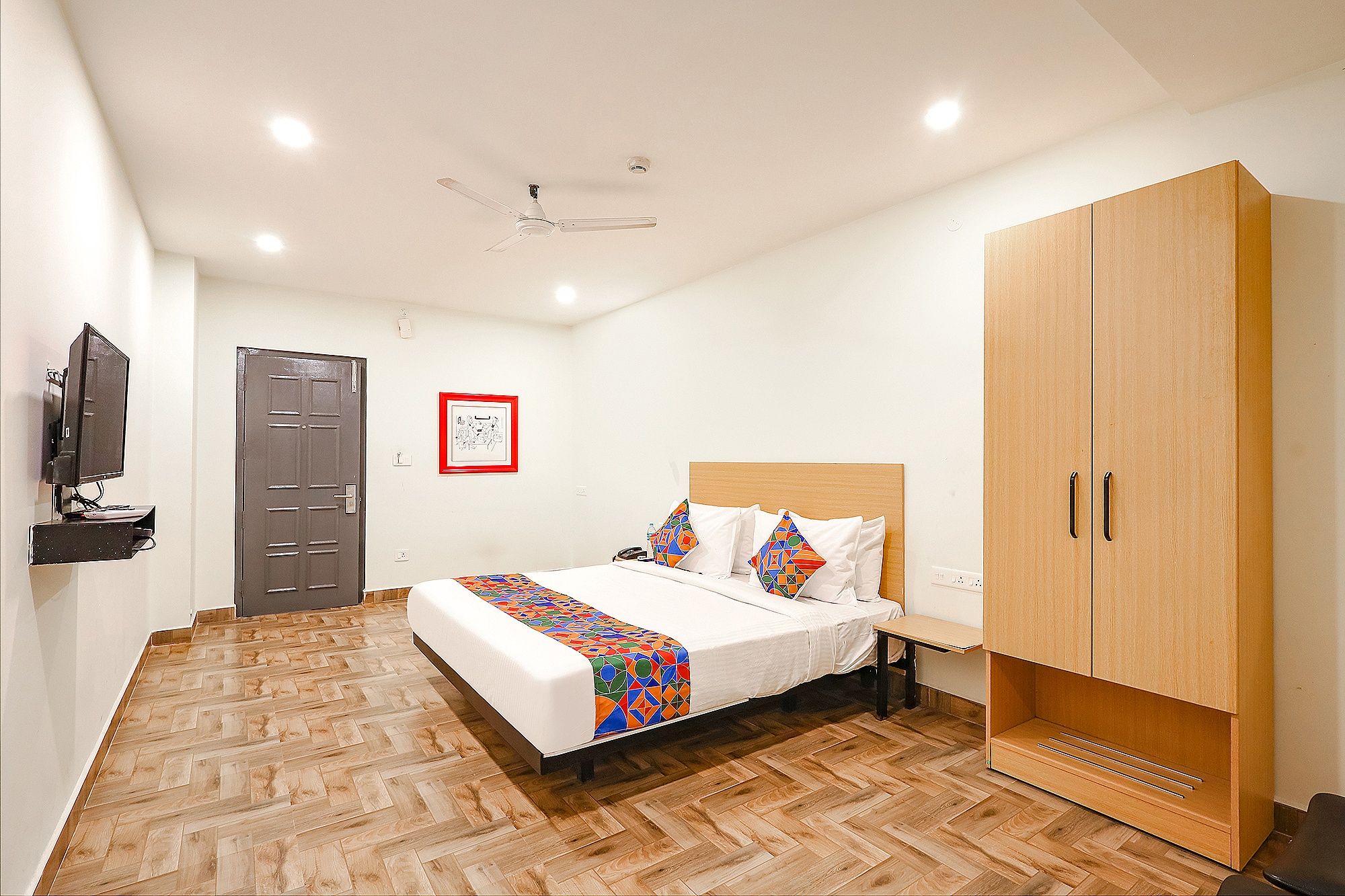  FabHotel Perfect Stays Deluxe Room