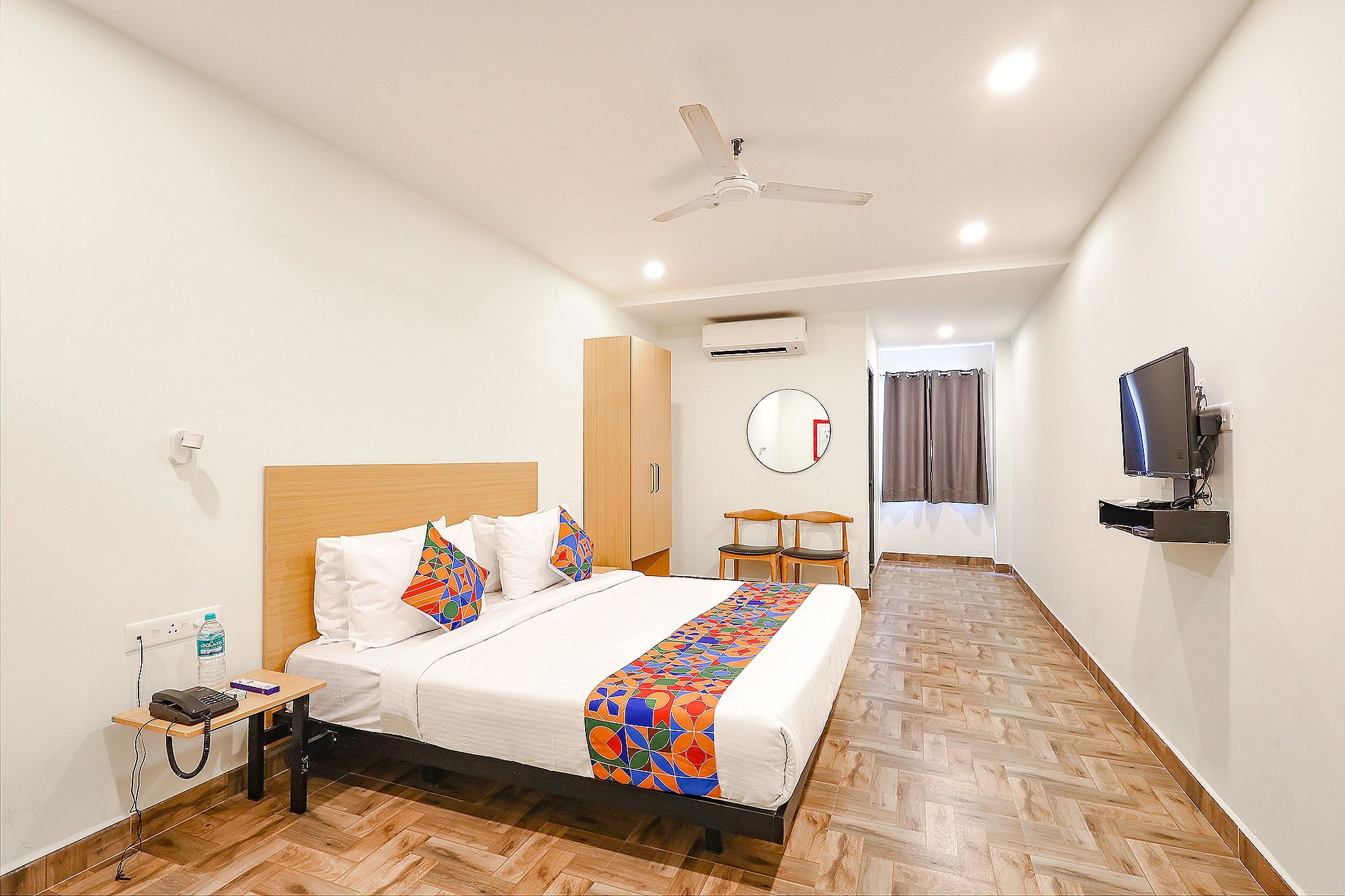  FabHotel Perfect Stays Deluxe Room 4