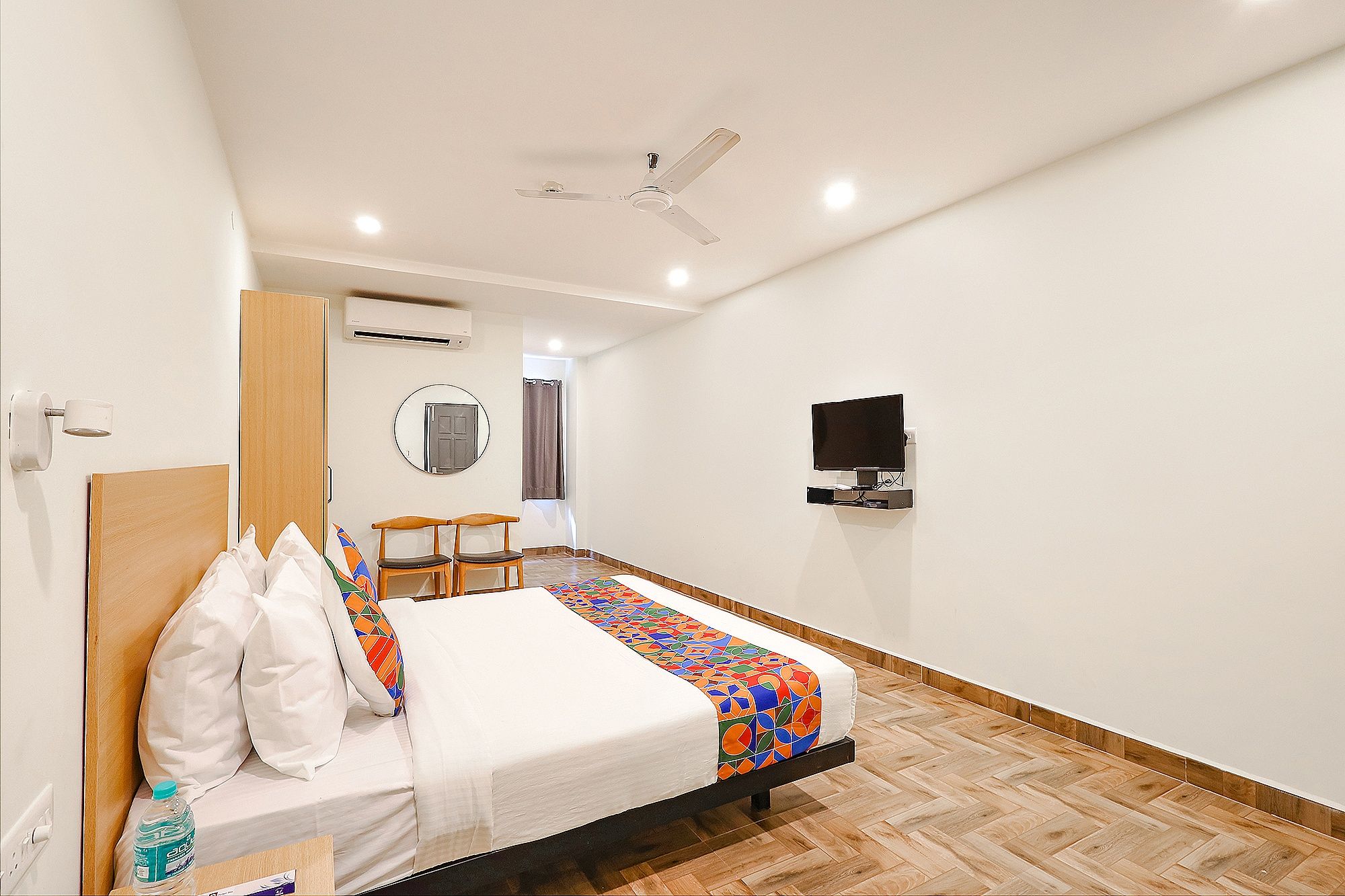  FabHotel Perfect Stays Deluxe Room 2