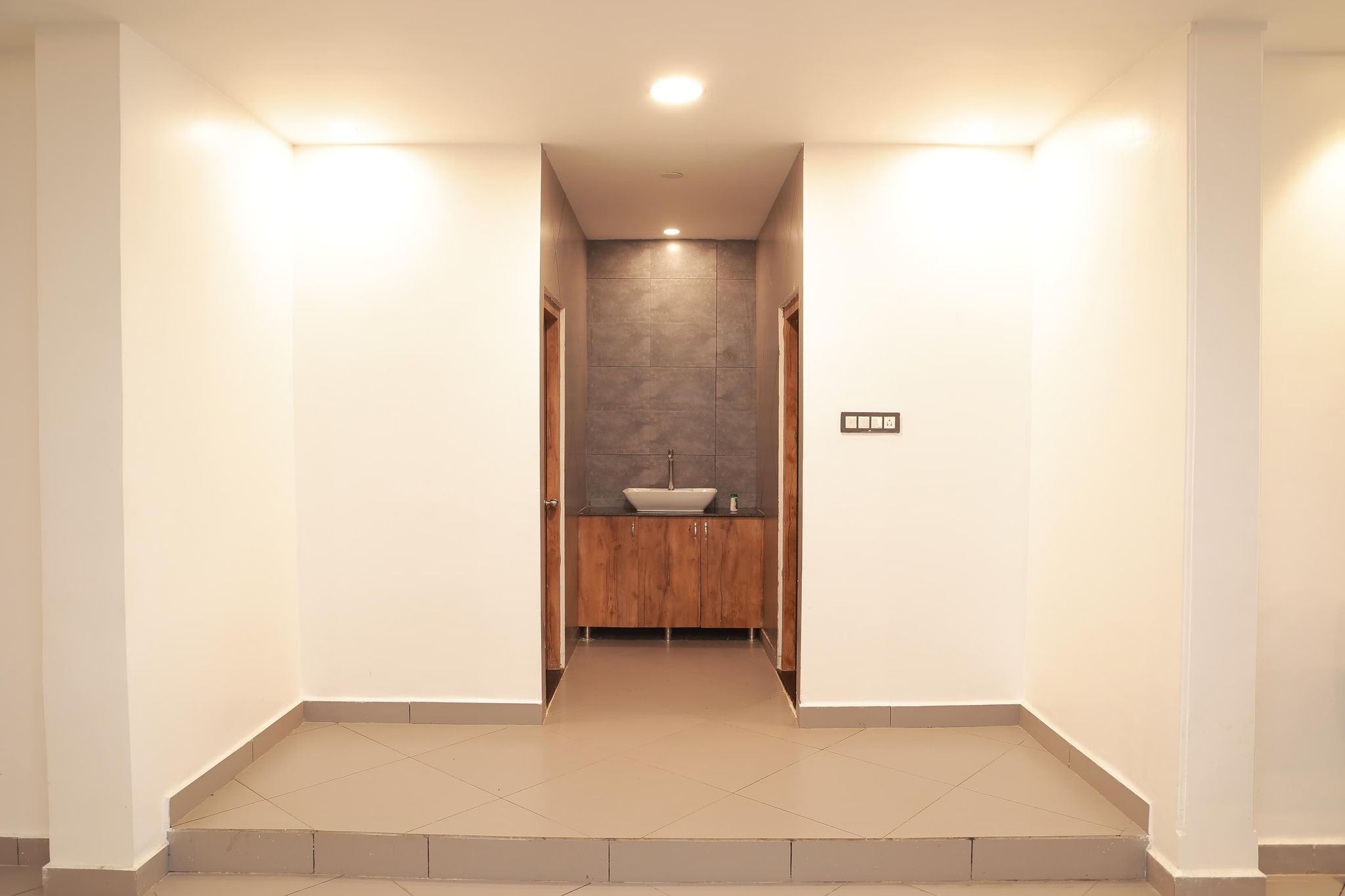 FabHotel Kingston Deluxe Room 5