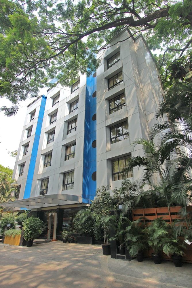 undefined Hotel Park Central Comfort- E- Suites 7