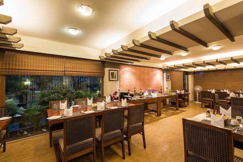 undefined Hotel Park Central Comfort- E- Suites 5