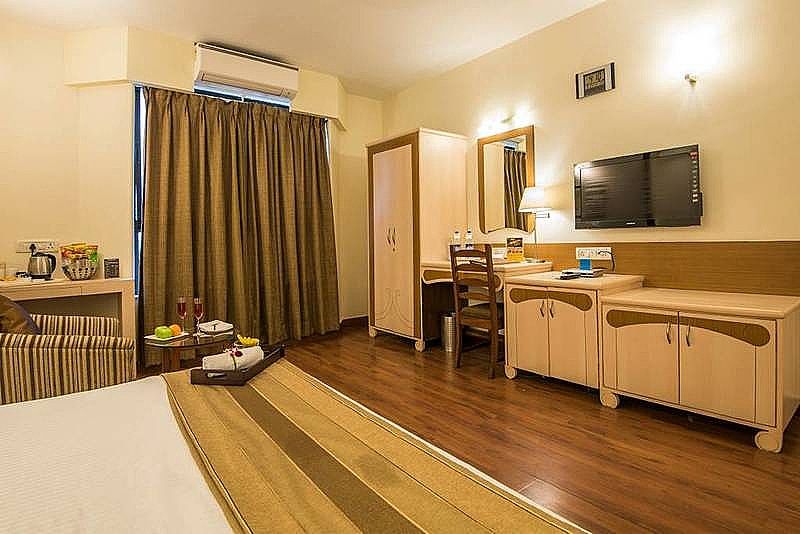 Hotel Park Central Comfort- E- Suites Deluxe 9