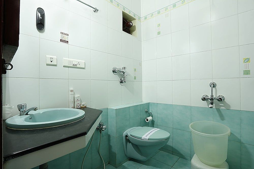 Sri Aarvee Hotel Executive Suite Room 6