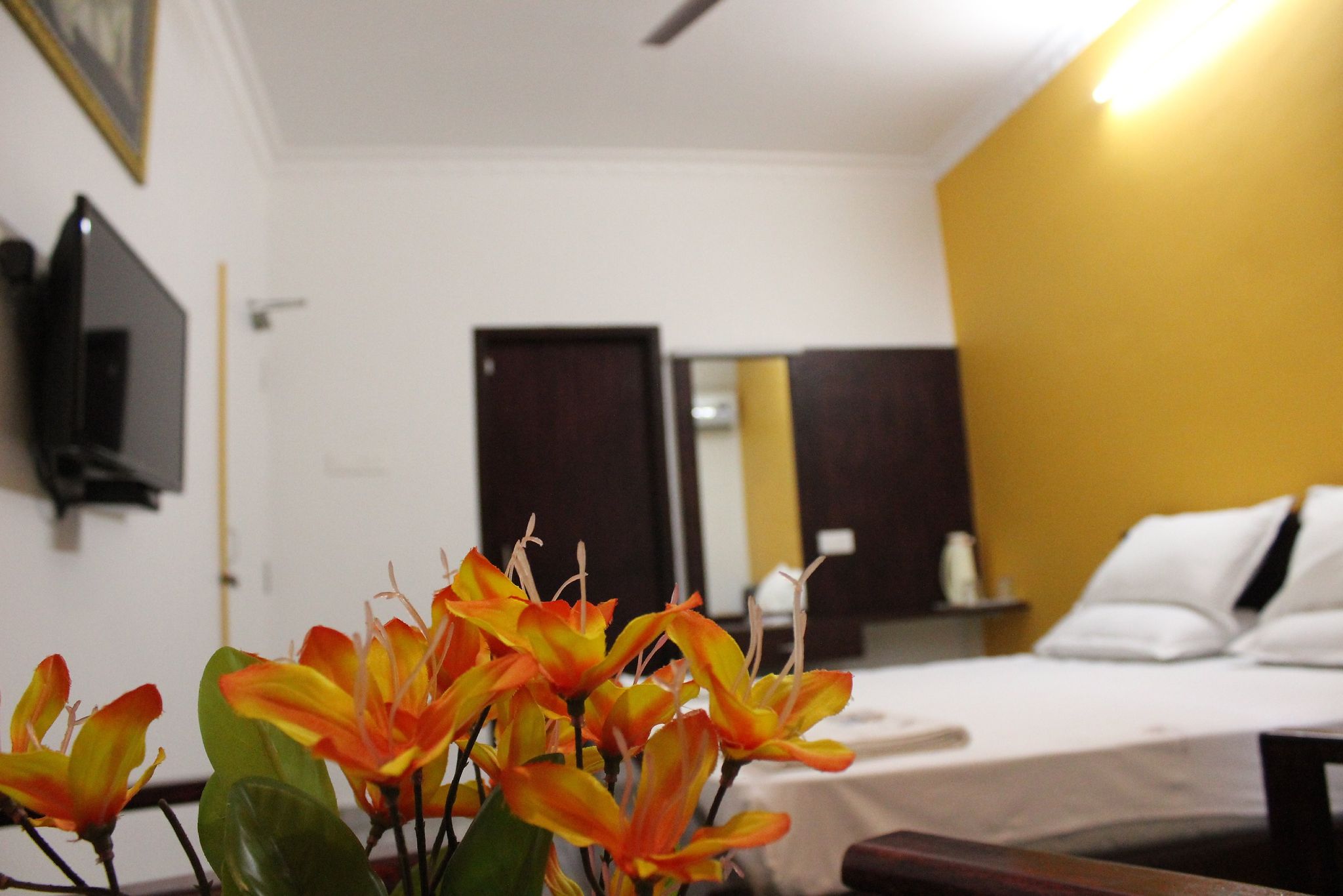 Sri Aarvee Hotel Executive Suite Room 5