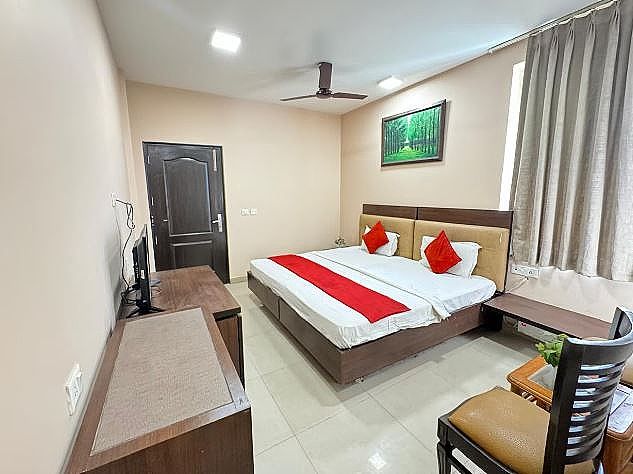 Hotel Admire Inn, Sector 50 By ASPL Deluxe Room 8