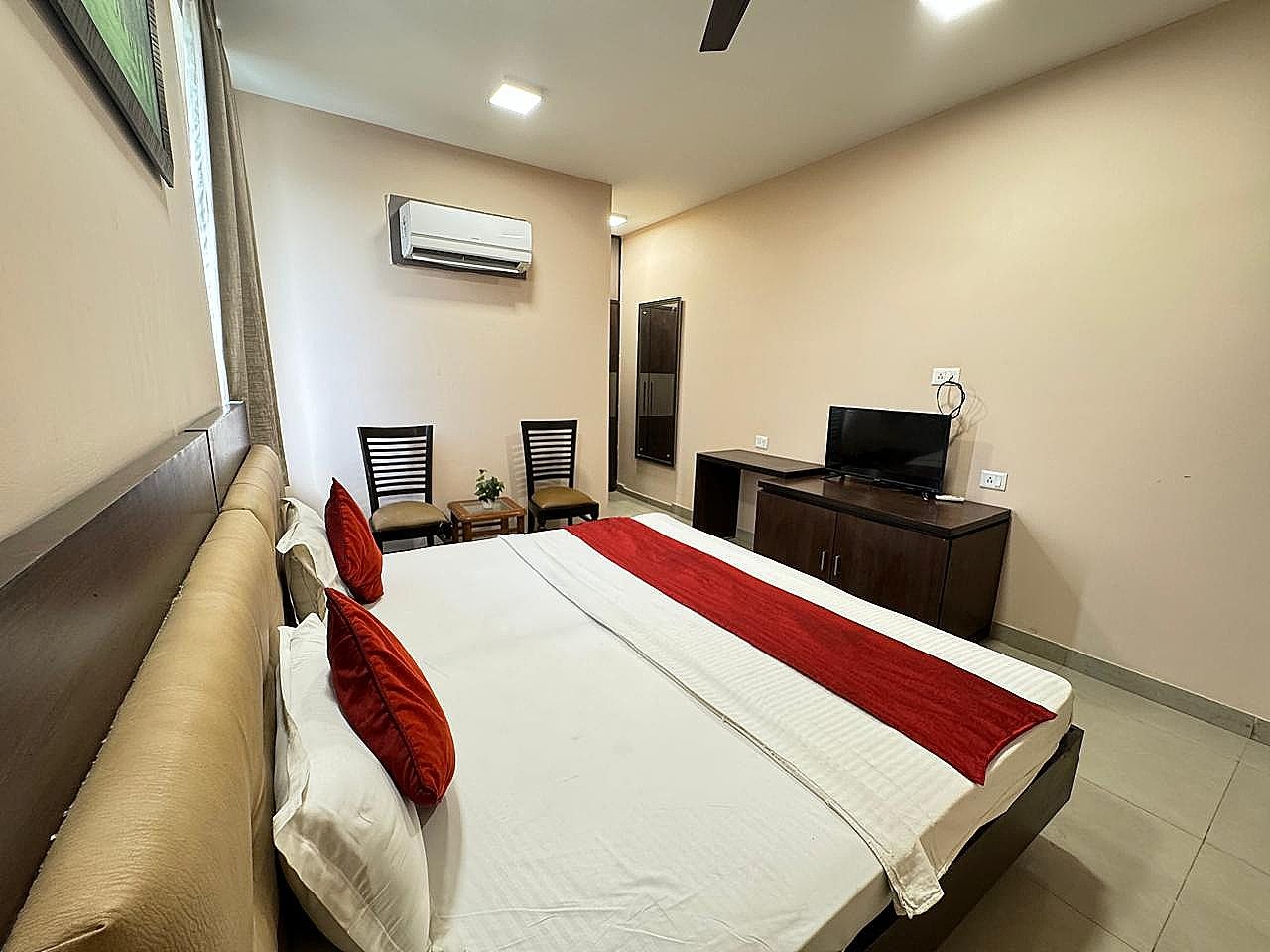 Hotel Admire Inn, Sector 50 By ASPL Deluxe Room 4