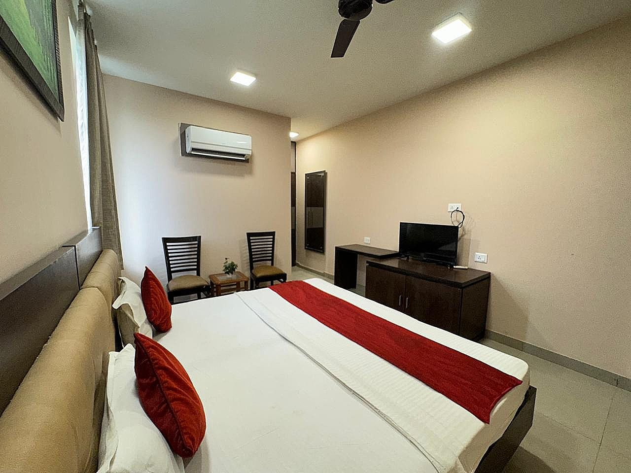 Hotel Admire Inn, Sector 50 By ASPL Deluxe Room 3