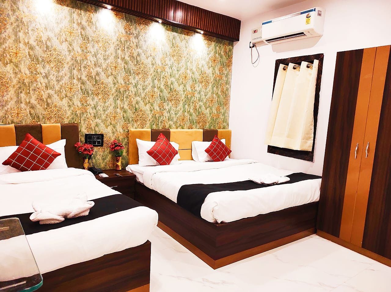 Deluxe triple bed