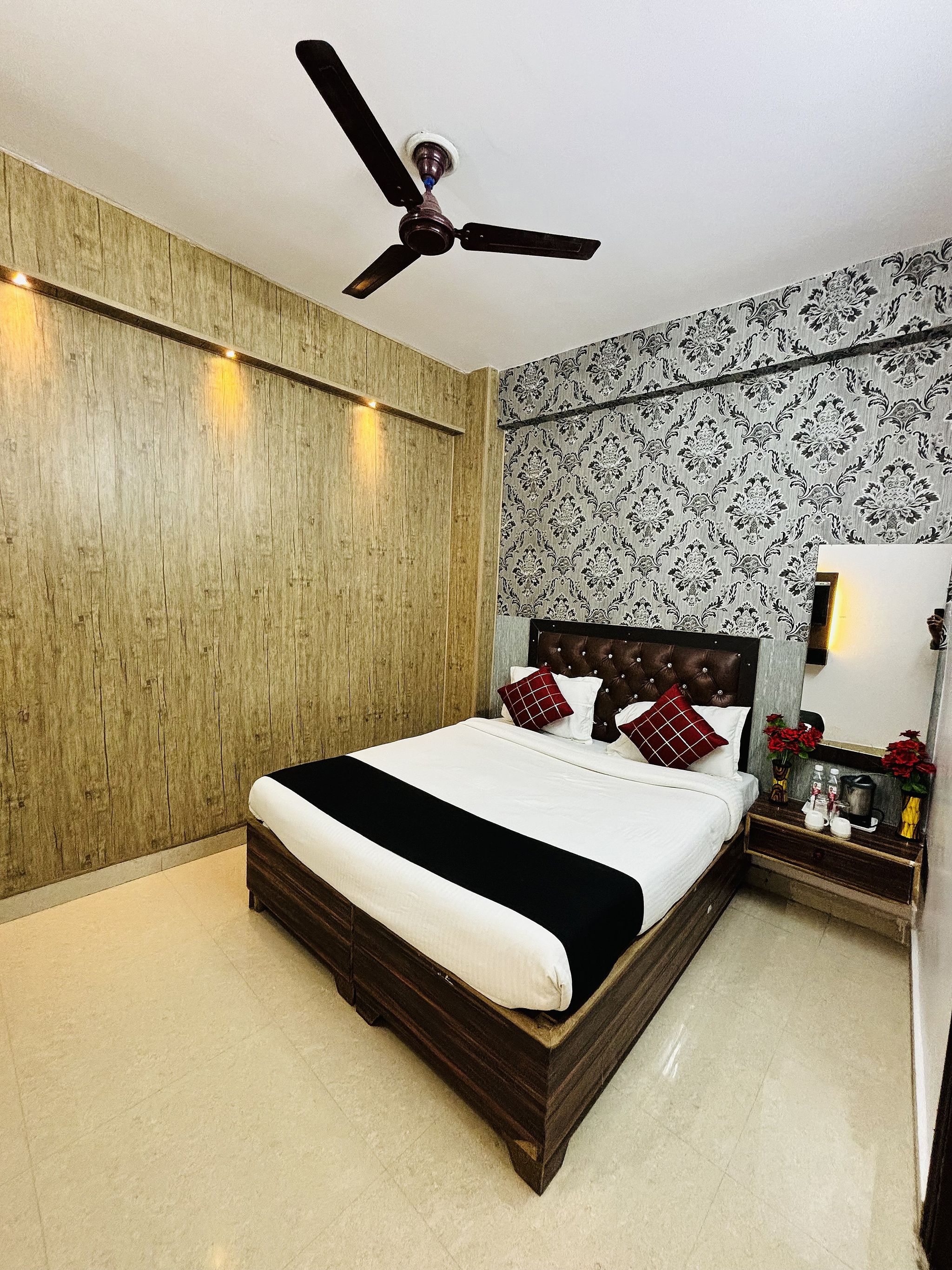 STANDARD DOUBLE ROOM