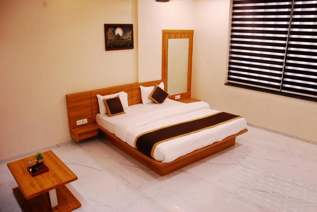 Hotel Wing Orbit Suite Room 3