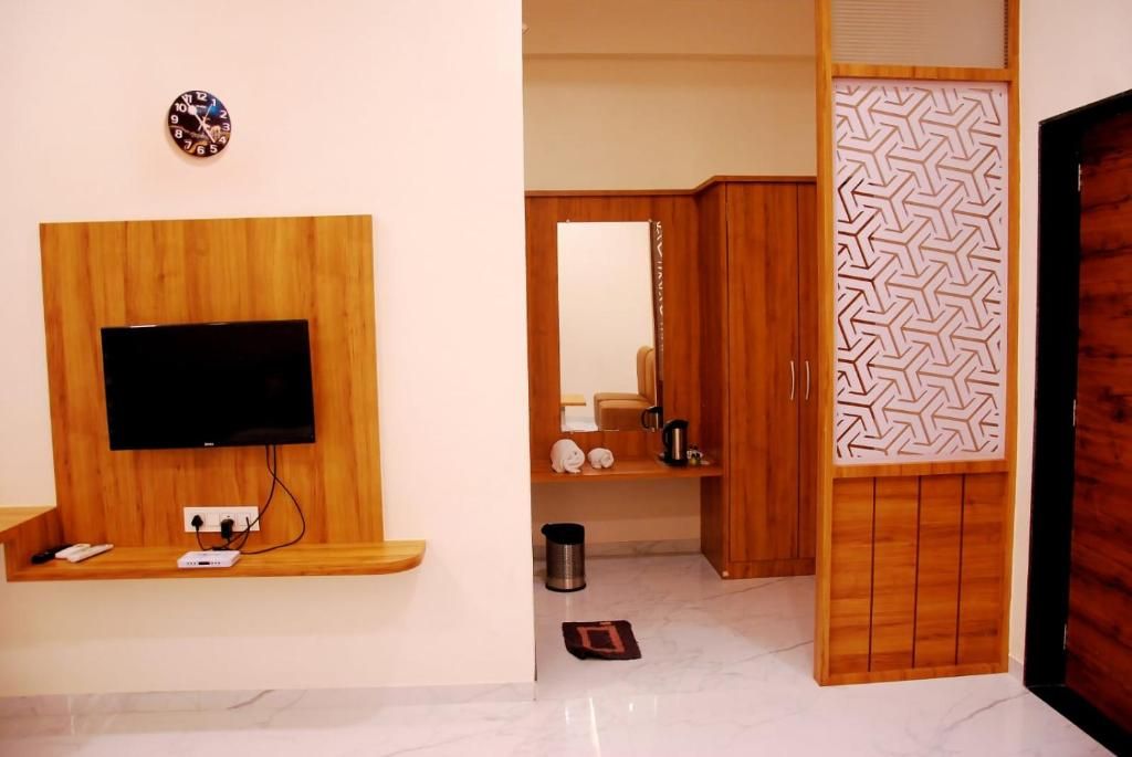 Hotel Wing Orbit Super Deluxe Room 3