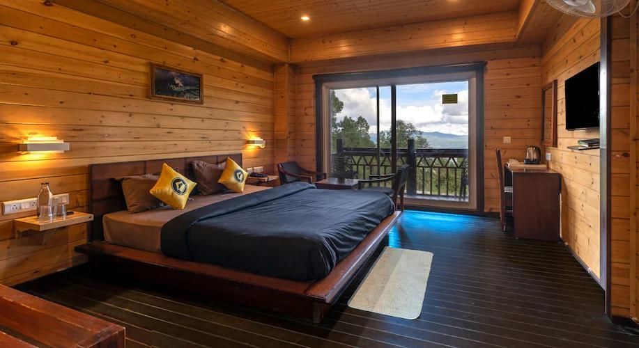 Superior Double Room with Mountain View and Balcony