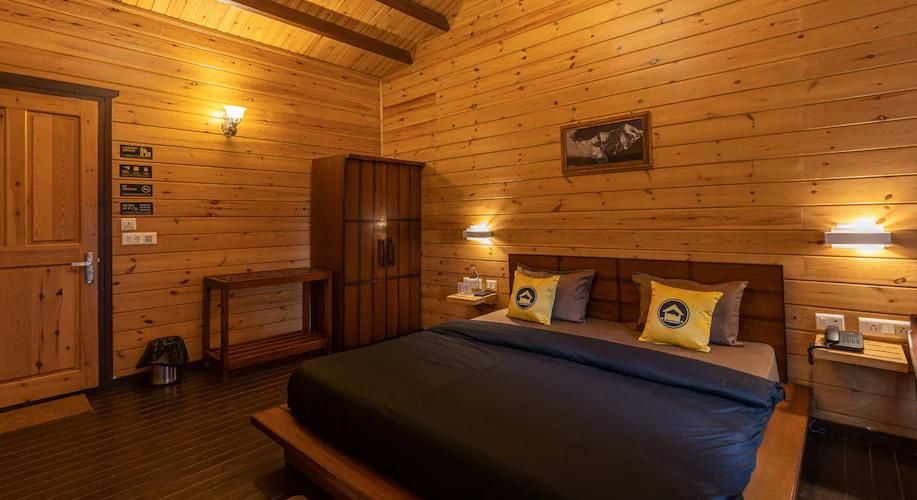 Superior Double Room with Mountain View and Balcony