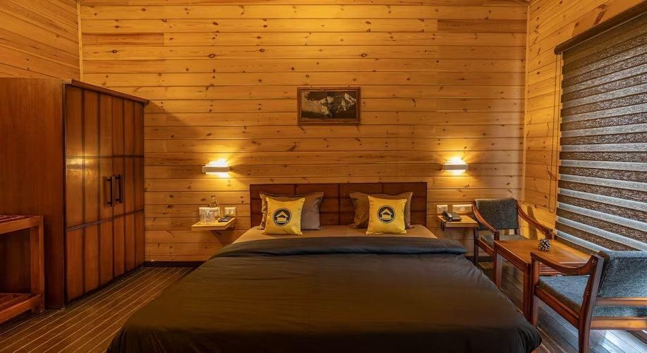 Superior Double Room with Mountain View and Balcony