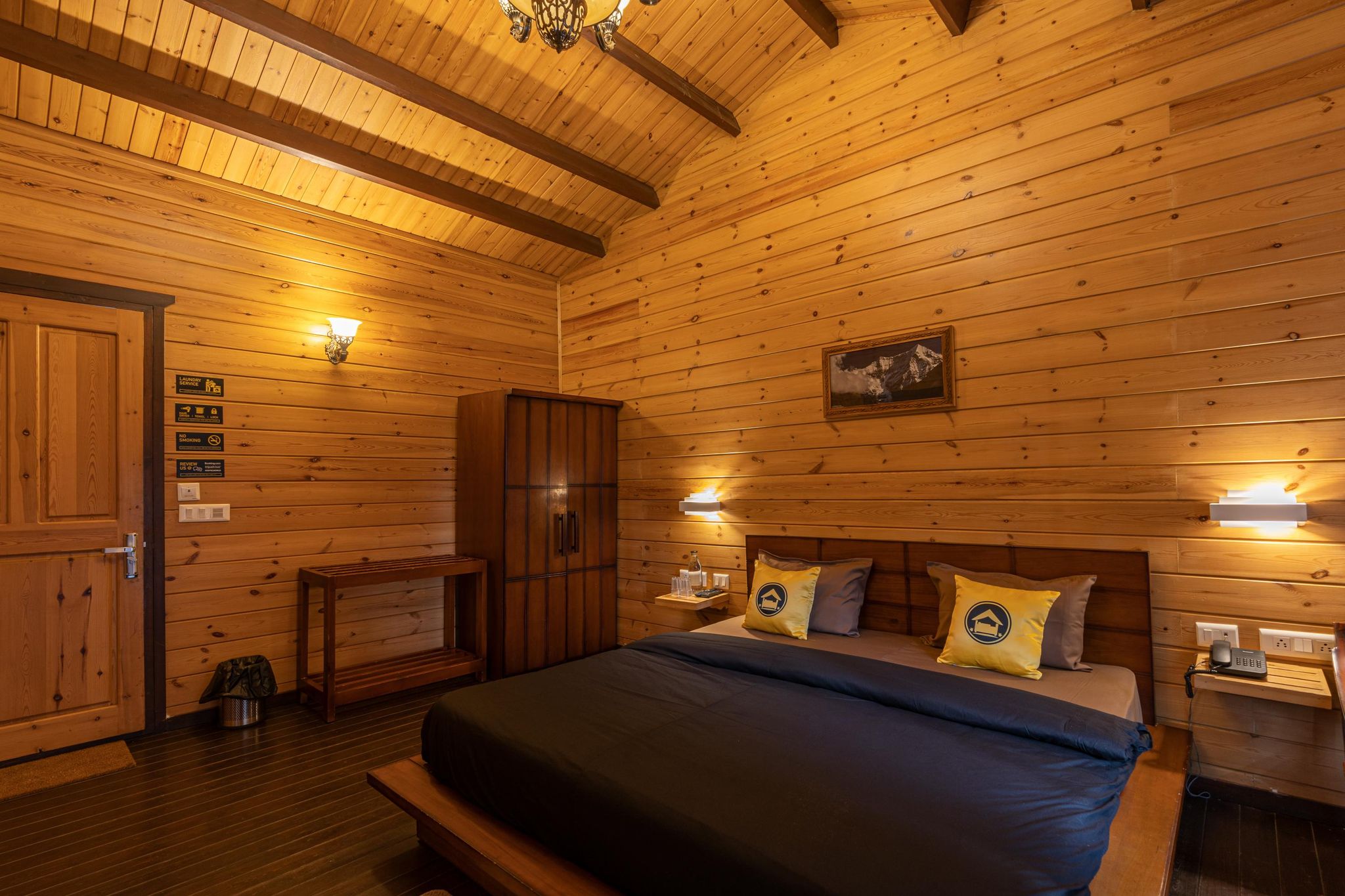 The Hosteller Kasar Devi Superior Double Room with Mountain View and Balcony 6