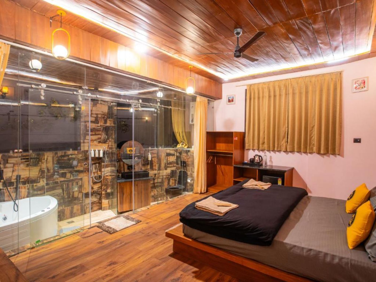 Superior Double Room with Jacuzzi