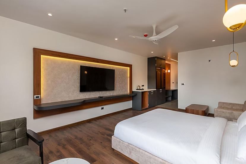 The Chail Resort Junior Suite with Valley View 2