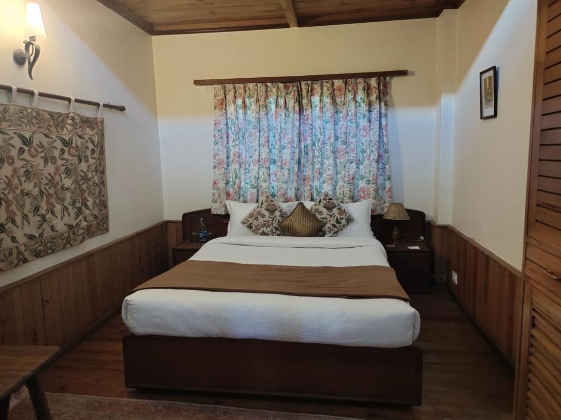 ROSASTAYS, Nainital