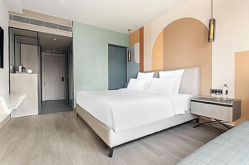 Mercure Chandigarh Tribune Chowk Classic Room with 1 double bed and sofa