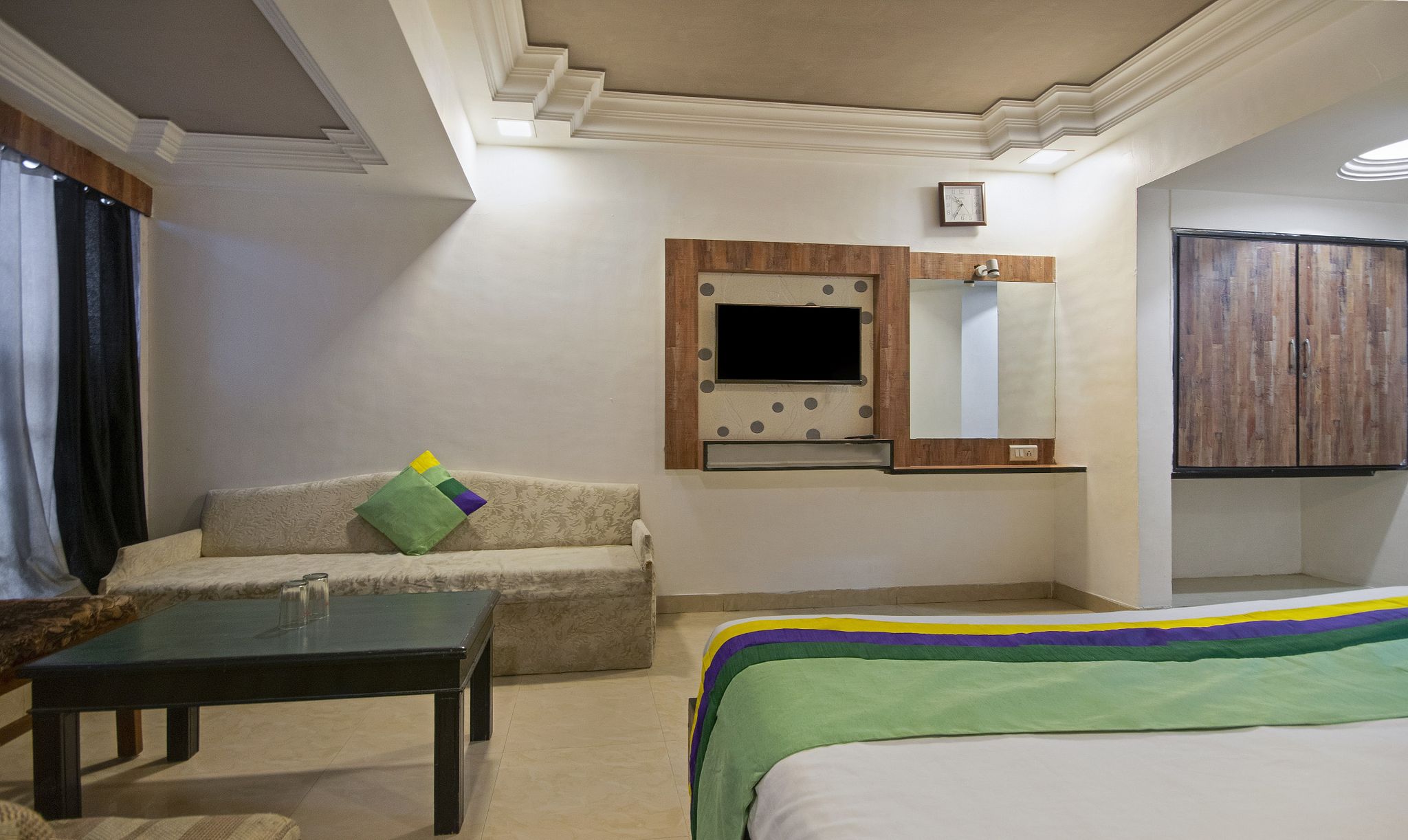 Itsy Hotels Shree Krishna Palace Deluxe Room 4