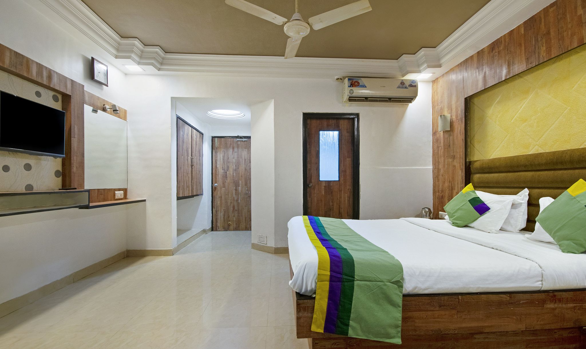 Itsy Hotels Shree Krishna Palace Deluxe Room 2
