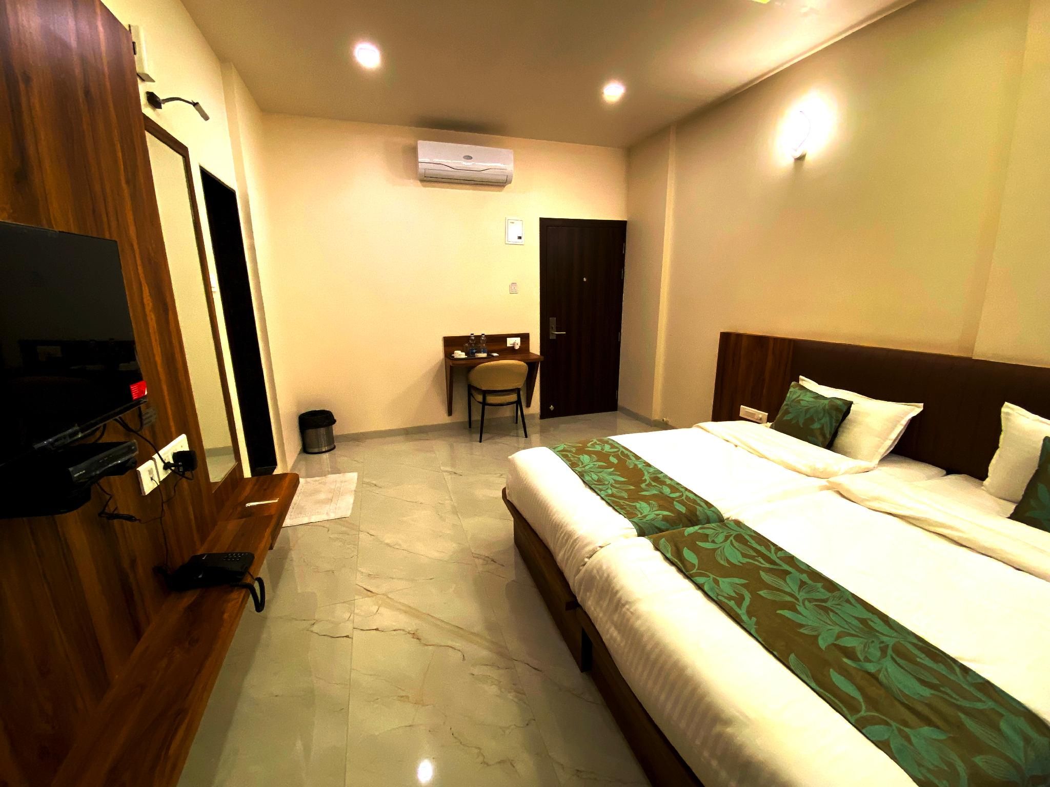 Deluxe Double City View