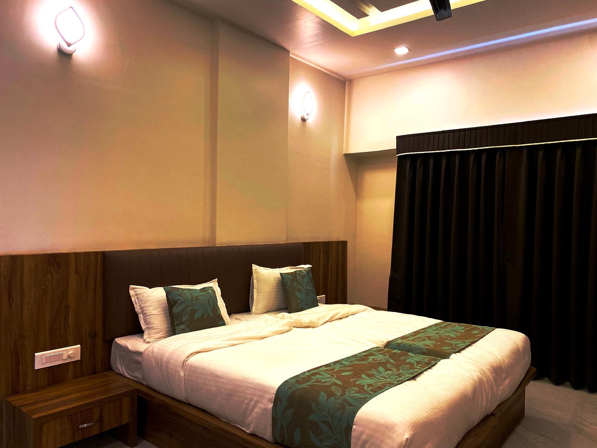 Deluxe Double City View